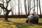 Kodėl verta įsigyti mulčiavimo arba šoninio išmetimo vejos traktoriuką?